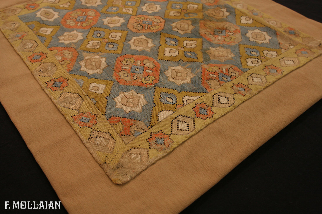 Antique Silk Embroidery Azerbaigiani Textile n°:88486982